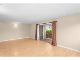 Photo #4: 21364563 Listing