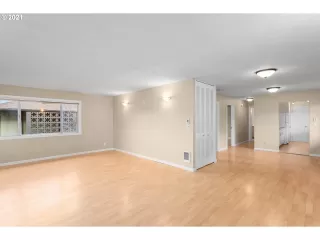 Photo #5: 21364563 Listing