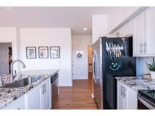 Photo #5: 21364875 Listing