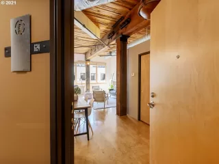 Photo #1: 21365181 Listing 