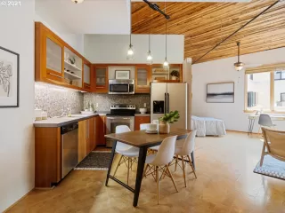 Photo #2: 21365181 Listing 