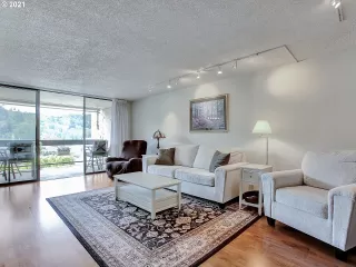 Photo #4: 21365990 Listing 