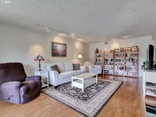 Photo #5: 21365990 Listing 