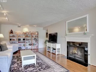Photo #6: 21365990 Listing 
