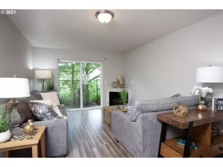 Photo #4: 21366324 Listing