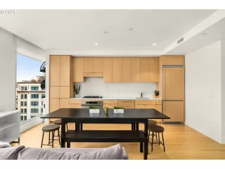 Photo #6: 21367131 Listing