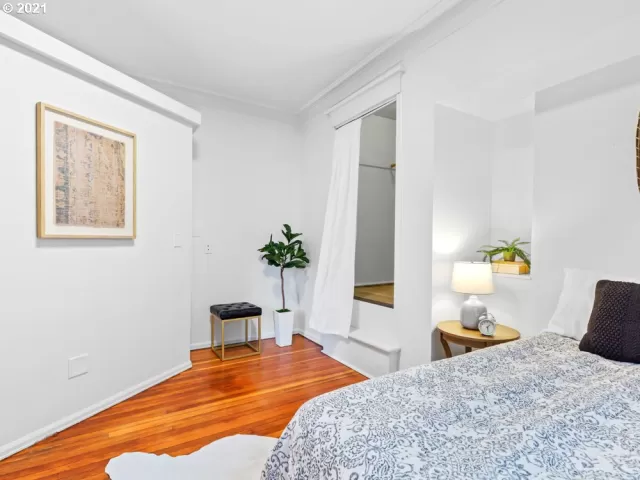 MLS: 21367397 Condo For Sale