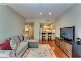 Photo #2: 21367765 Listing