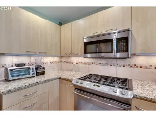 Photo #6: 21367765 Listing