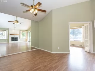 Photo #4: 21368584 Listing