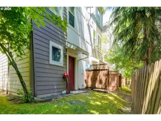 Photo #5: 21370174 Listing