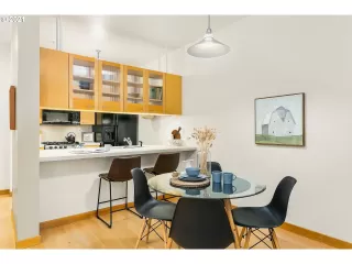 Photo #2: 21370702 Listing