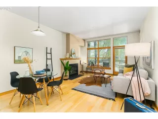 Photo #5: 21370702 Listing