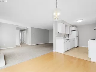 Photo #6: 21371053 Listing