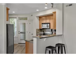 Photo #5: 21371056 Listing