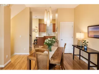 Photo #4: 21371376 Listing