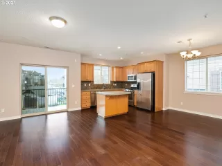 Photo #4: 21371776 Listing