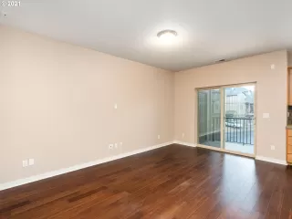 Photo #5: 21371776 Listing