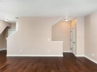 Photo #6: 21371776 Listing