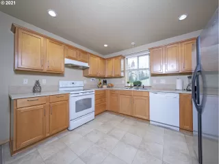 Photo #4: 21372252 Listing