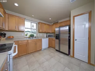 Photo #5: 21372252 Listing