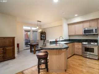 Photo #6: 21372282 Listing