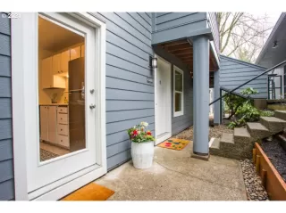 Photo #4: 21372776 Listing