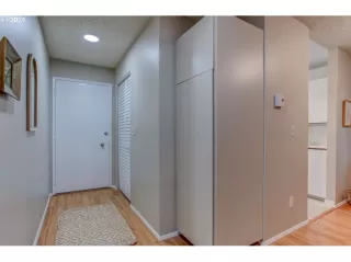 Photo #5: 21372776 Listing