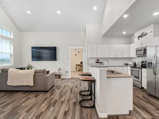 Photo #4: 21373004 Listing 