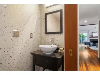 Photo #5: 21373302 Listing