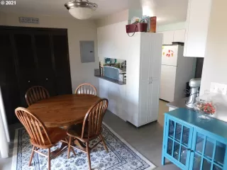 Photo #5: 21373575 Listing