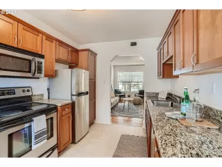 Photo #4: 21373638 Listing