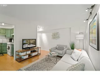 Photo #2: 21373709 Listing 