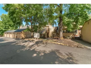 Photo #4: 21374282 Listing