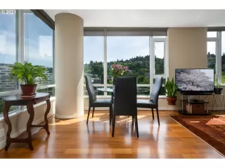 Photo #5: 21375194 Listing