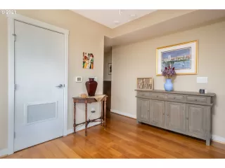 Photo #6: 21375194 Listing