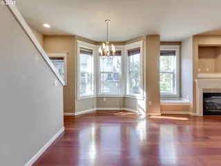 Photo #5: 21375581 Listing