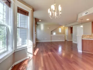 Photo #6: 21375581 Listing