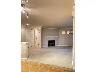 Photo #4: 21376995 Listing