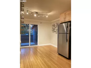 Photo #6: 21376995 Listing