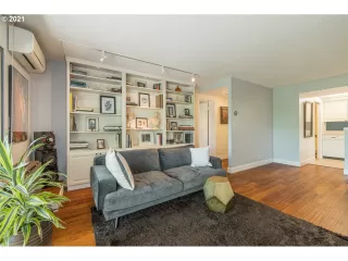 Photo #5: 21378529 Listing