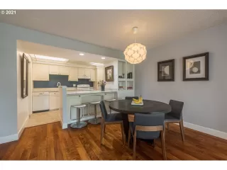 Photo #6: 21378529 Listing