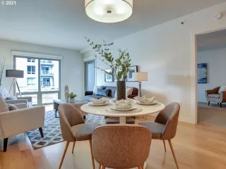 Photo #6: 21378602 Listing