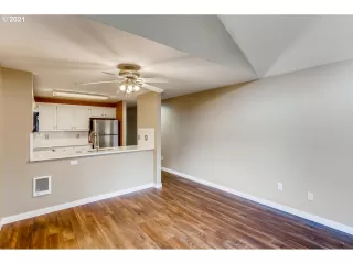 Photo #4: 21378793 Listing
