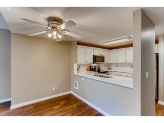 Photo #5: 21378793 Listing