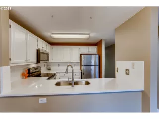 Photo #6: 21378793 Listing