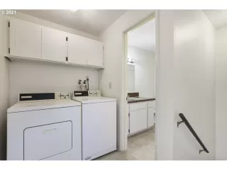 Photo #6: 21378856 Listing