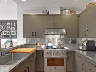 Photo #2: 21381245 Listing