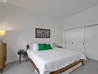 Photo #6: 21381245 Listing