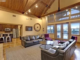 Photo #6: 21381946 Listing
